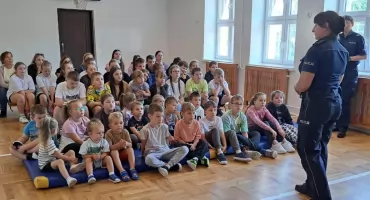 Policjantki w szkole w Budkach – lekcja bezpieczeństwa na drodze