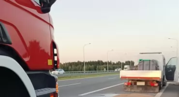 Awaria pojazdu dostawczego na S7 – interweniowali strażacy z powiatu szydłowieckiego