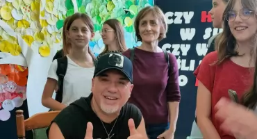 Szymon Wydra i Carpe Diem odwiedzili Szkołę Podstawową w Chlewiskach!