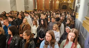 Szydłowieccy maturzyści modlili się z Biskupem Markiem Solarczykiem na Jasnej Górze