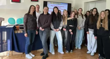 Uczennice ZS im. KOP w Szydłowcu uczestniczyły w warsztatach profilaktyki raka piersi w Radomiu