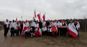 Zimna woda, gorące serca – morsy z Chlewisk uczciły 107. rocznicę Niepodległości