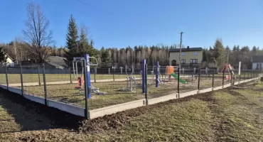 Nowe atrakcje i większe bezpieczeństwo na placu zabaw w Koszorowie
