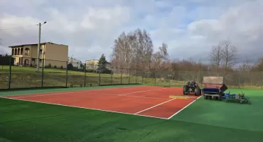Modernizacja kortów tenisowych w Szydłowcu. Inwestycja z mazowieckim dofinansowaniem