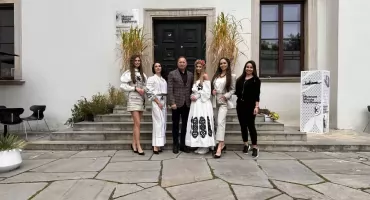 Szydłowiec w obiektywie: wyjątkowa sesja kolekcji Mazowsze – serce Polski