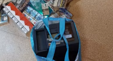 Ponad 1400 paczek papierosów bez akcyzy – policja zatrzymała mieszkankę powiatu szydłowieckiego