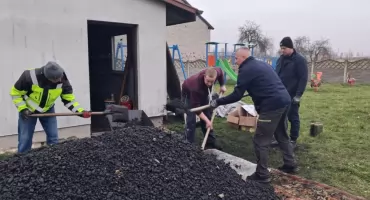 Transport węgla i sąsiedzka integracja – wyjątkowa akcja OSP i Koła Perełki