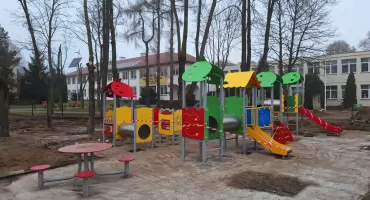 Ruszyła przebudowa placu zabaw przy Żłobku w Mirowie. Powstaje nowoczesna strefa dla najmłodszych