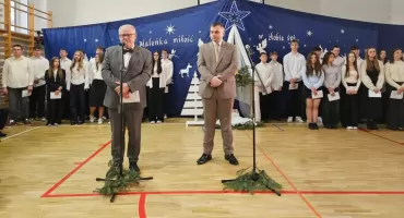 Świąteczne kolędowanie w Liceum im. Henryka Sienkiewicza w Szydłowcu