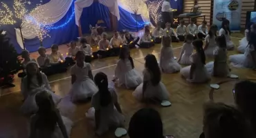 Świąteczne kolędowanie – wyjątkowy wieczór z klasami 2c i 2d PSP nr 1 w Szydłowcu