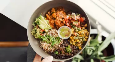 Zdrowe odżywianie w zabieganym trybie życia – jak sobie z nim poradzić