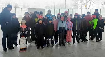 Bezpieczne Ferie na lodzie – młodzi strażacy z Chlewisk aktywni i bezpieczni w Skarżysku