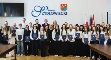 53 młodych mistrzów z Szydłowca! Stypendia Starosty trafiły do najlepszych z najlepszych