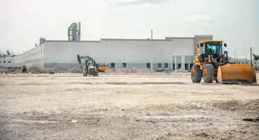 Jak mądrze wybrać producenta płyt warstwowych? Kompletny poradnik inwestora