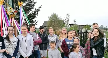Nabożeństwa majowe. Miesiąc pachnący śpiewem i modlitwą