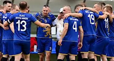 Zimny prysznic na start przygotowań. Gryfia Mirów wyraźnie przegrywa w Bieszkowie Dolnym