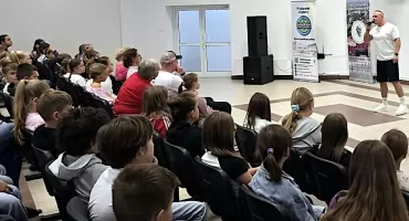Kurier Adrian spotkał się z młodzieżą w Szydłowcu. Rozmawiali o hejcie i marzeniach