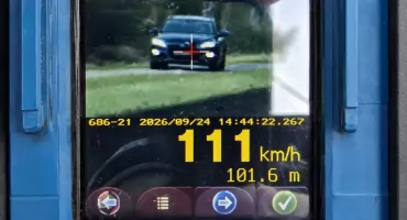 111 km/h przez teren zabudowany. Kierowca stracił prawo jazdy